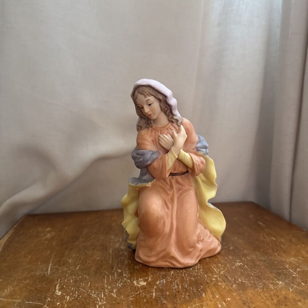 Kirkland Signature Replacement Piece Mother Mary Porcelain Nativity Set #75177
